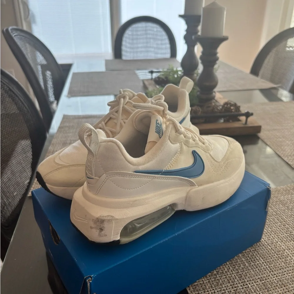 Nike White and Blue Sneakers - Picture 5 of 6